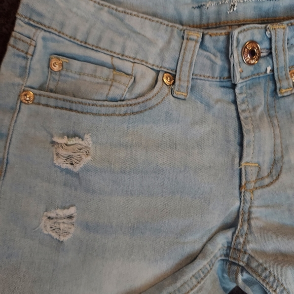 Youth Girls ~ 7 For All Mankind ~ Distressed Jean Shorts 💕 - Picture 4 of 7